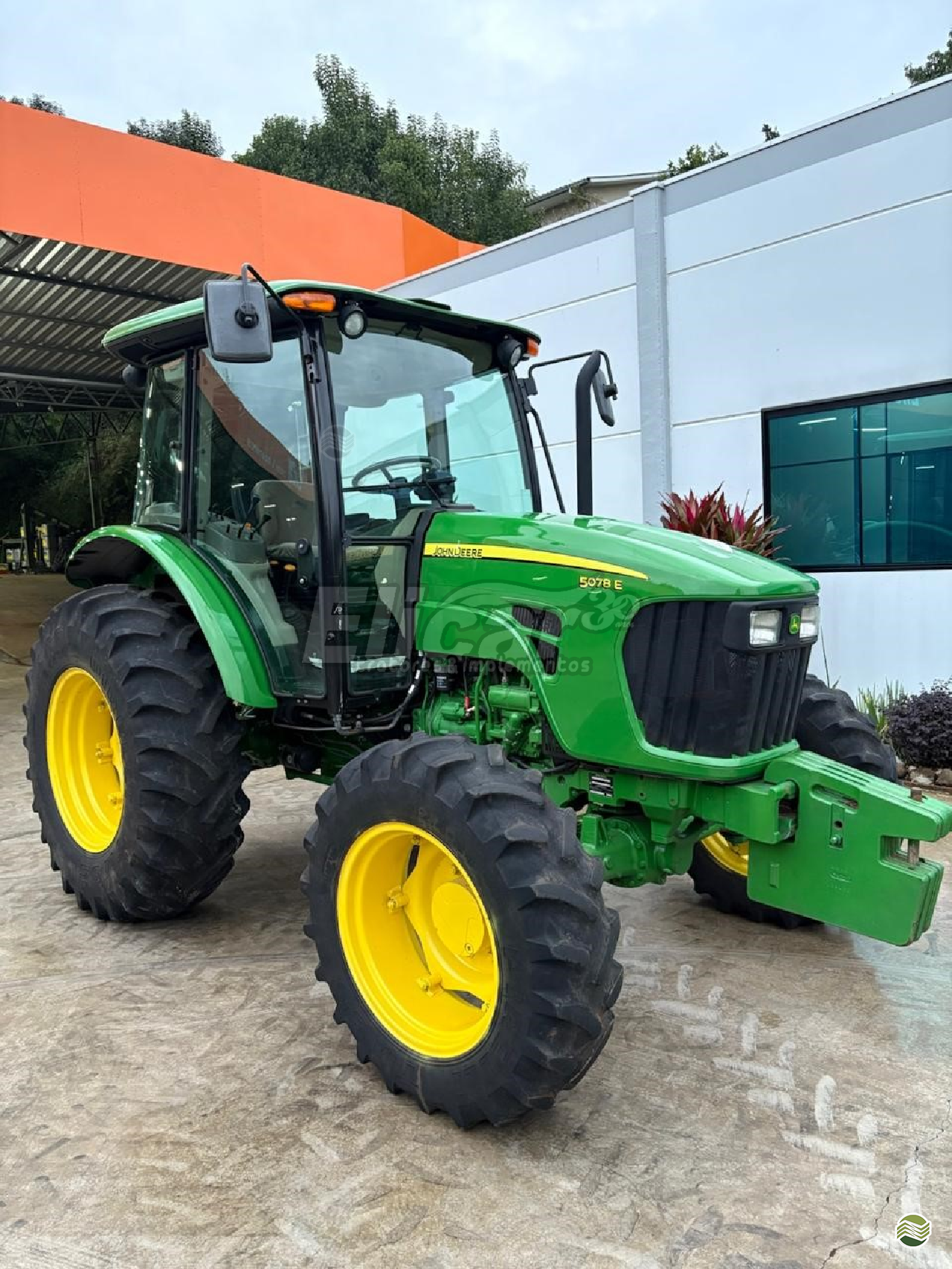 TRATOR JOHN DEERE JOHN DEERE 5078E Tração 4x4 Elicar Tratores DAVID CANABARRO RIO GRANDE DO SUL RS